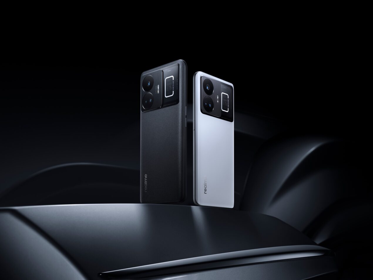 Realme presenta il nuovo e scattante GT3: la ricarica a 240 W è servita