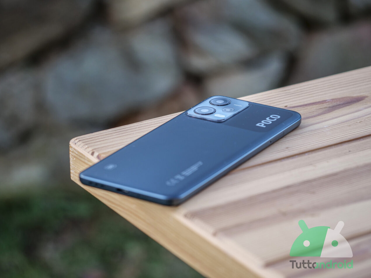 Abbiamo già un video unboxing di POCO X6, che arriverà insieme a X6 Pro con HyperOS