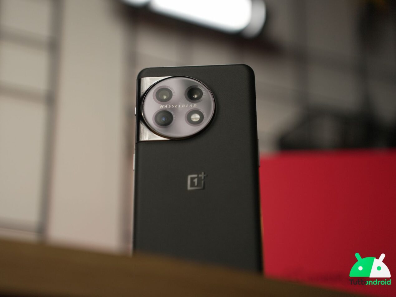 Carl Pei recensice OnePlus 11 e lo promuove con qualche riserva