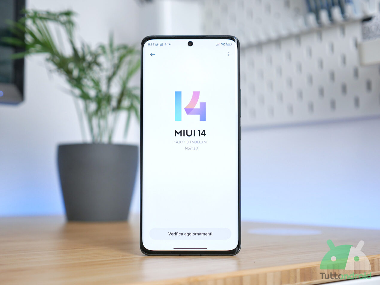 La MIUI stabile basata su Android 14 è in rollout per tre smartphone Xiaomi
