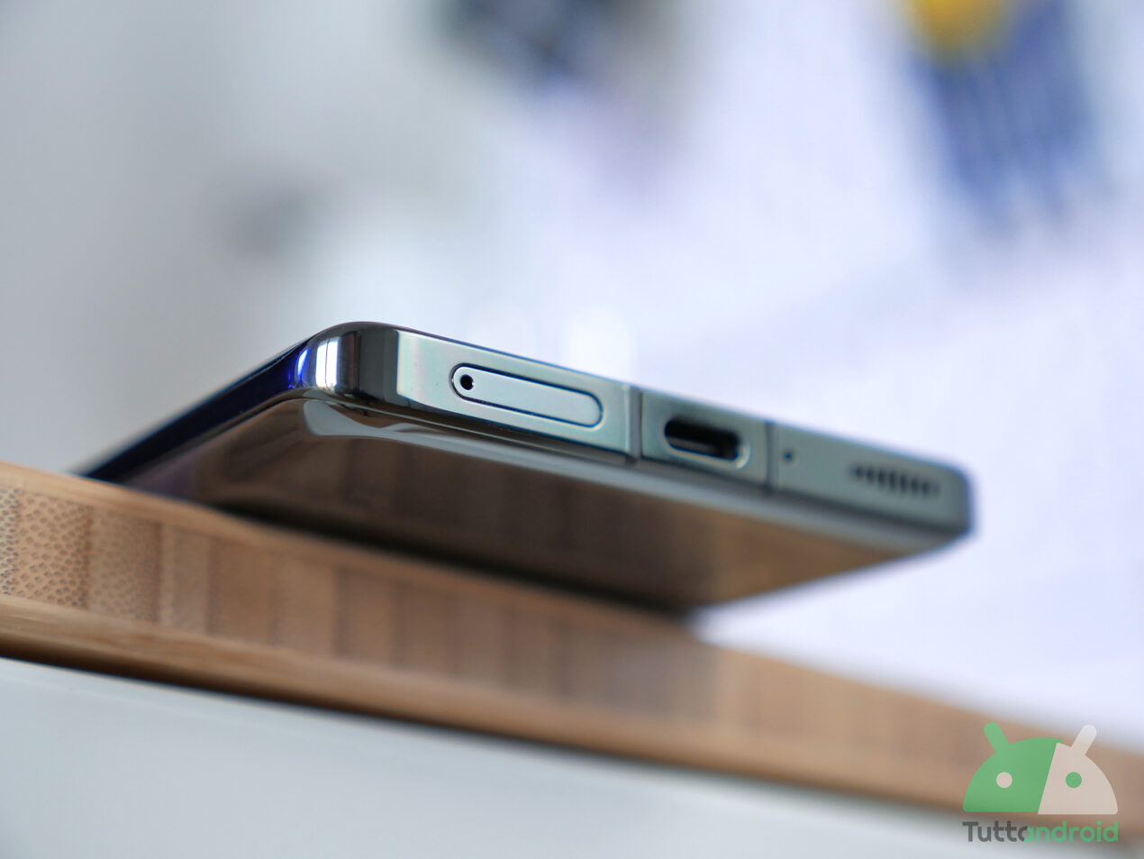 La batteria di Xiaomi 13 diventa da 6.000 mAh con tecnologia allo stato solido