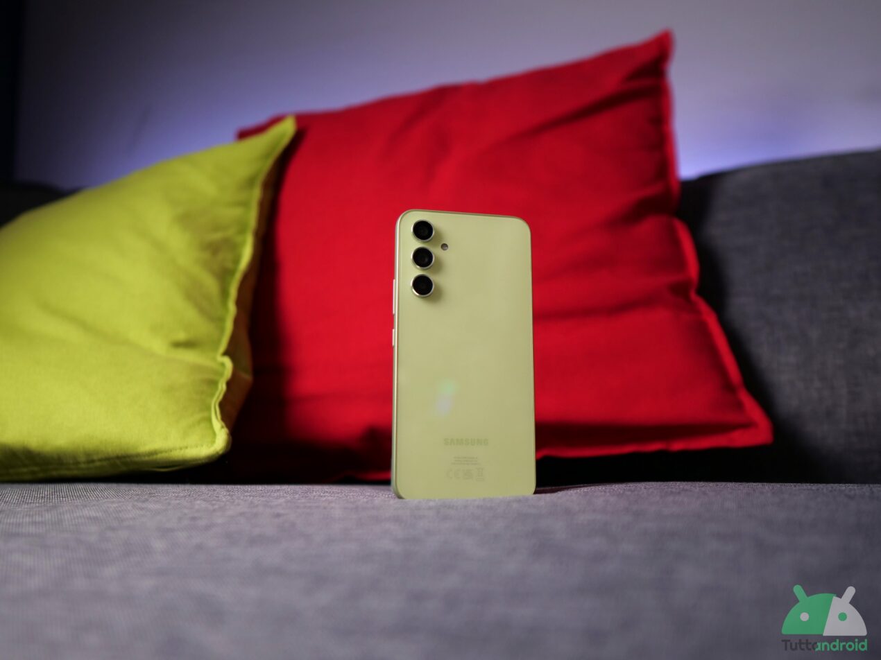 Galaxy A54 accoglie la One UI 6, ma ci sono aggiornamenti per altri Samsung, ASUS e OnePlus