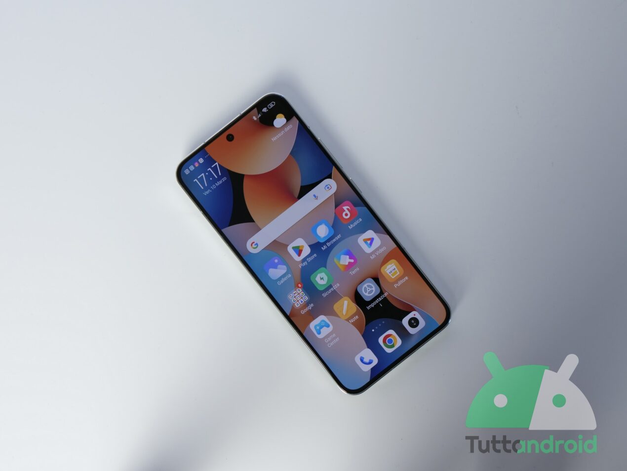 Xiaomi 13 scende ancora ed è in offerta con quasi 250 euro di sconto