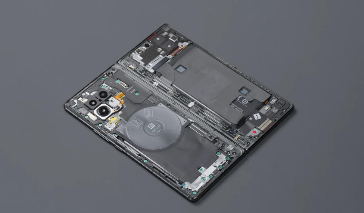 Vivo X Fold2 fatto a pezzi per la scienza in questo video teardown