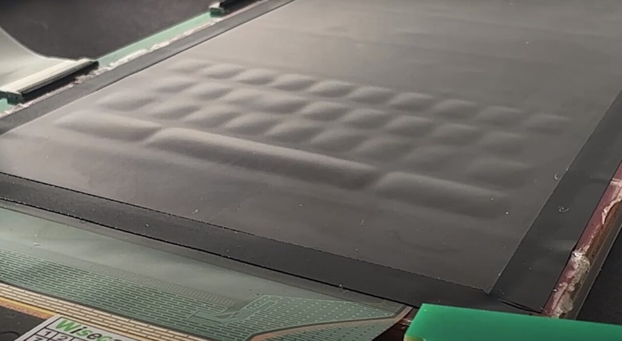 In futuro la tastiera fisica potrebbe emergere dal display degli smartphone