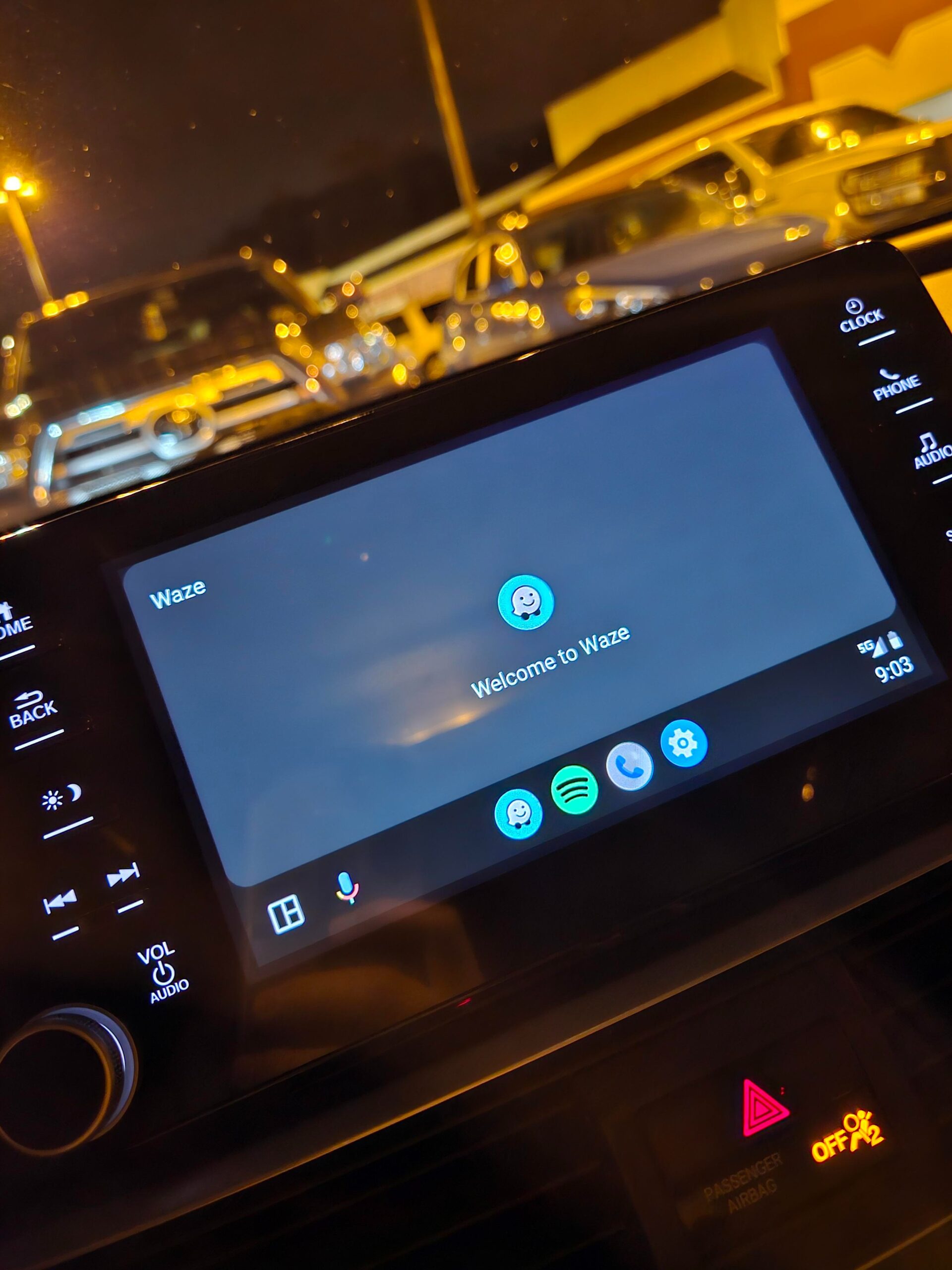 Waze entra nelle auto senza Android Auto!