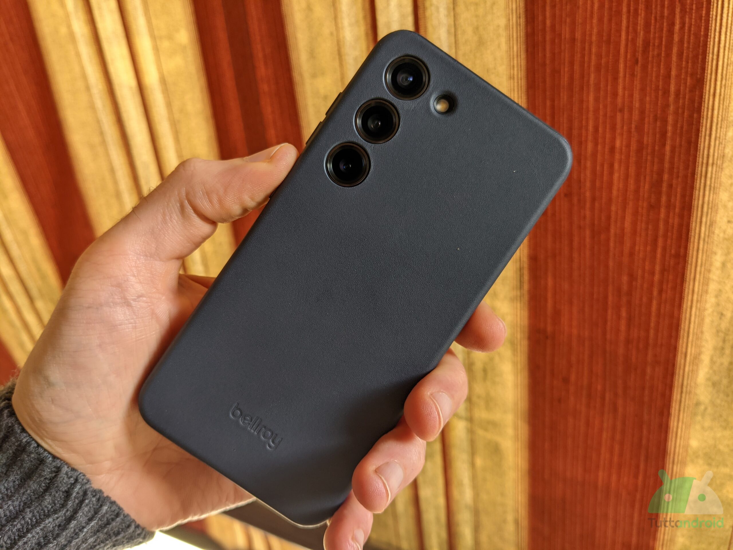 Google Pixel 8 e Samsung Galaxy S23 Bellroy scaled
