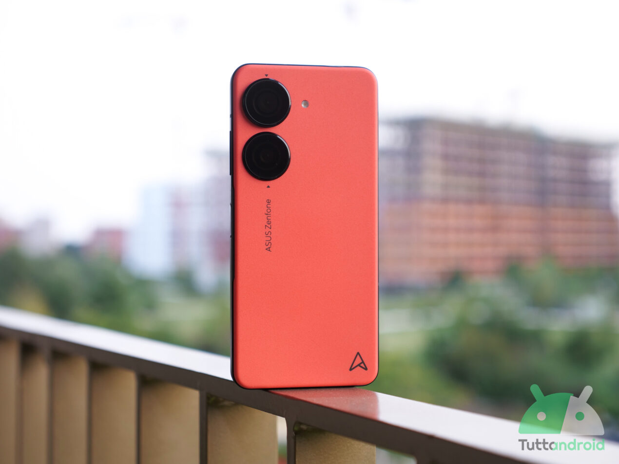 Per ASUS Zenfone 10 è tempo di assaggiare Android 14