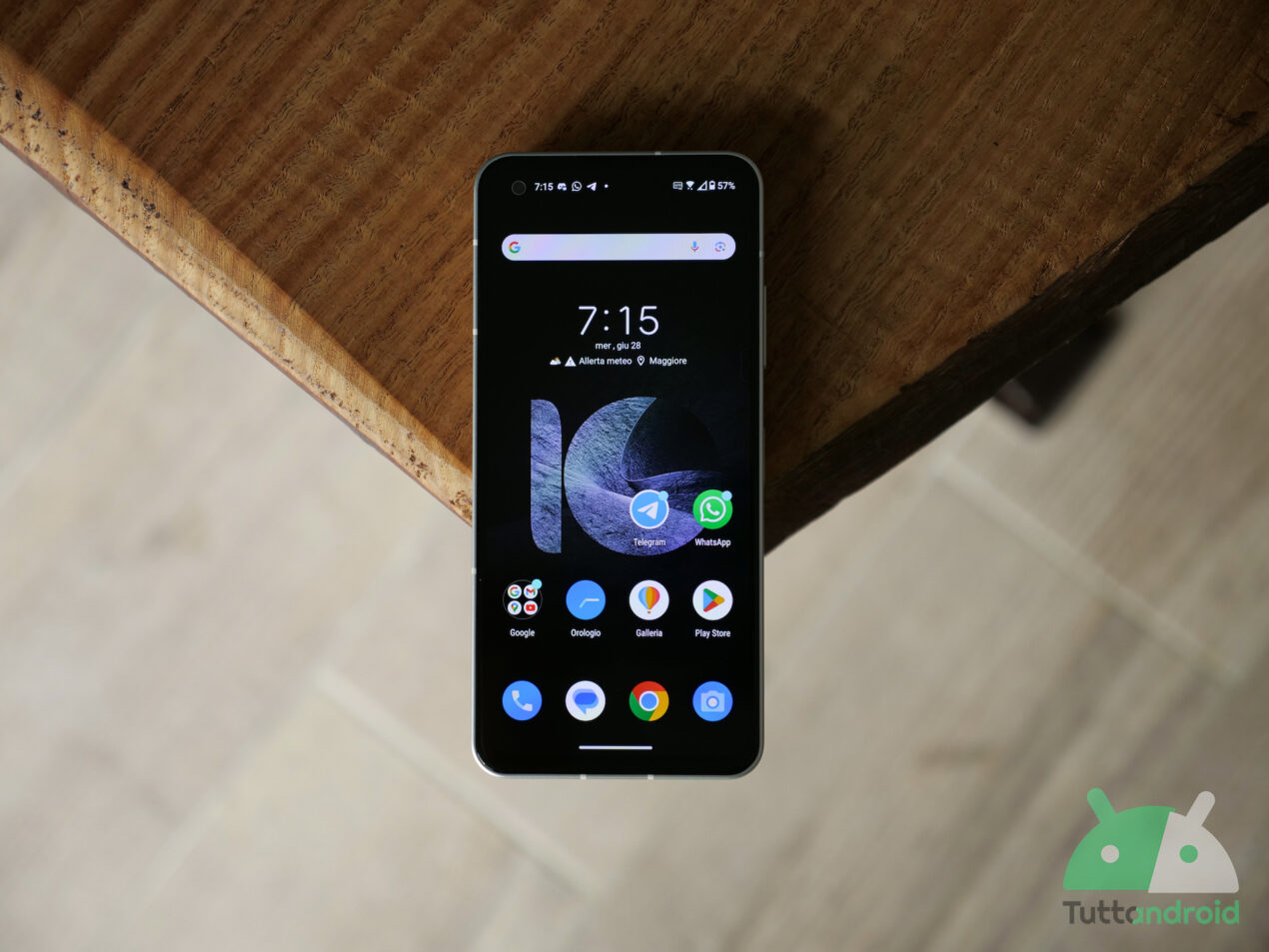 ASUS Zenfone 11 Ultra nel segno di ROG Phone 8? Spuntano immagini e specifiche