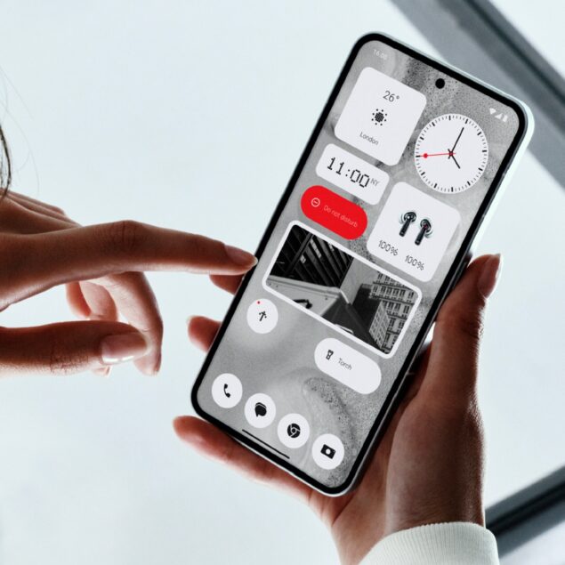 Nothing Phone (2) display