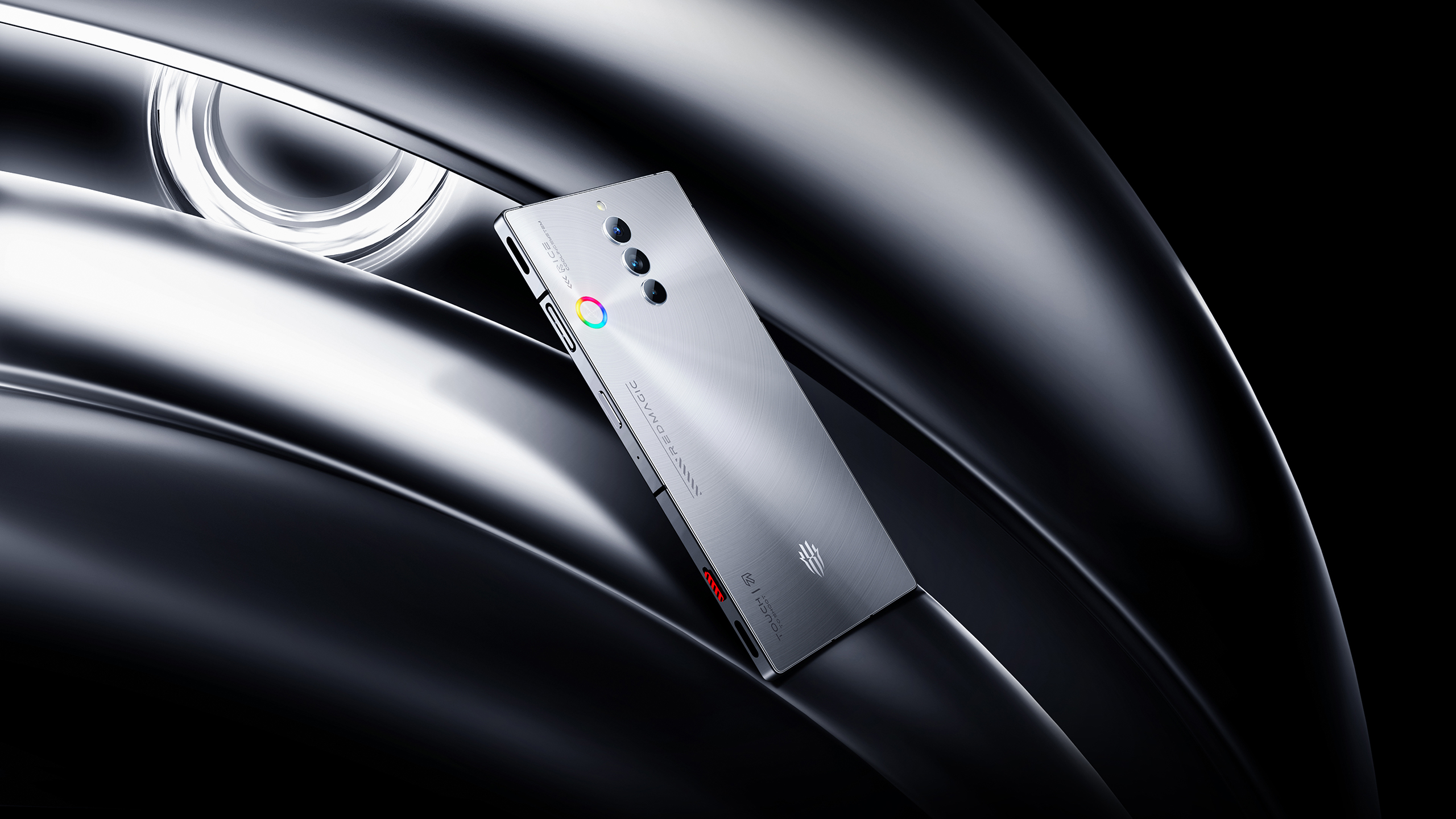 REDMAGIC 8S Pro Plus in colorazione Silver