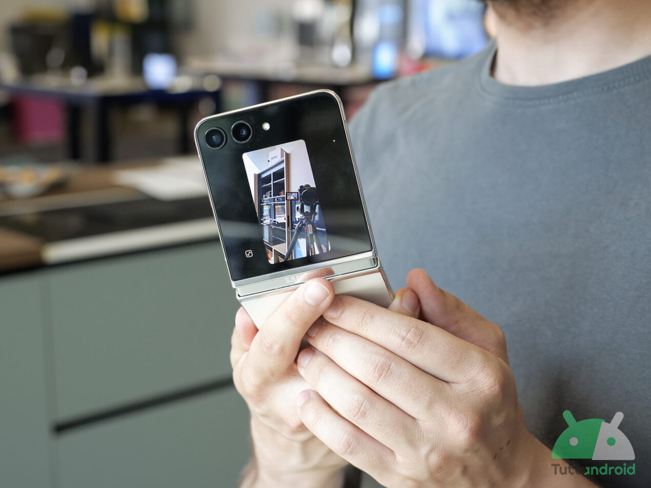 Samsung Galaxy Z Flip6 potrebbe offrire una fotocamera nettamente migliorata
