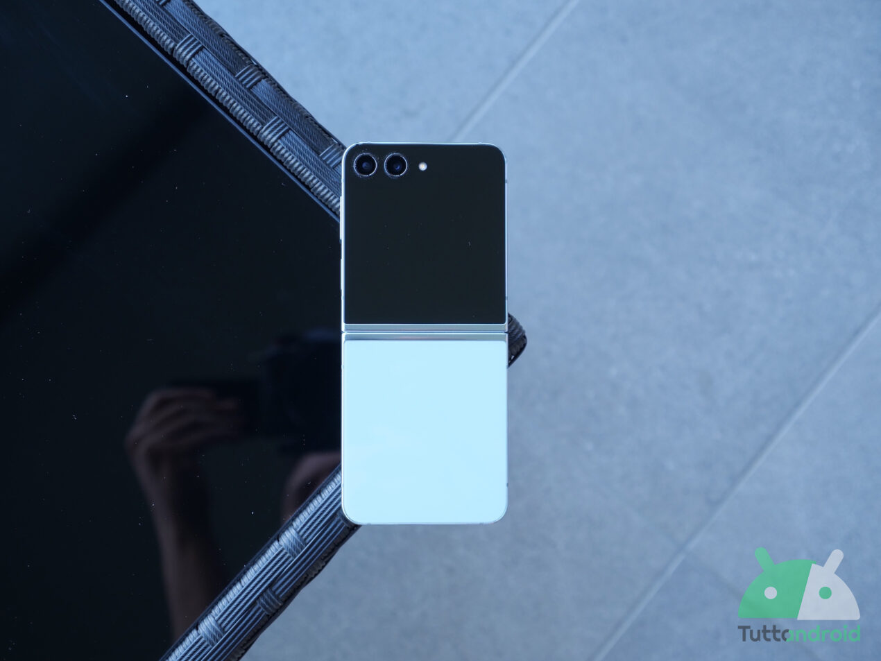 Samsung Galaxy Z Flip5 ancora più personalizzabile con le nuove card NFC