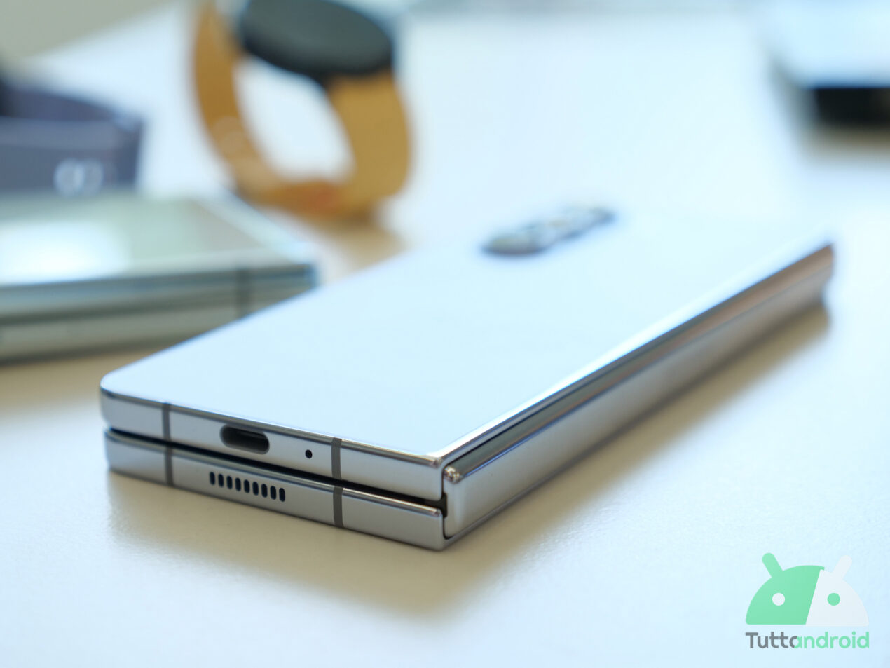 Un Google Pixel si aggiorna a sorpresa, e ci sono novità per Samsung, OnePlus e Mobvoi