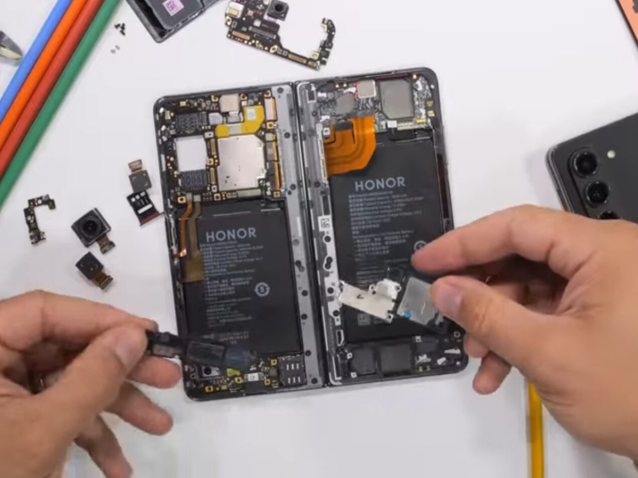 Quanto è difficile assemblare lo smartphone pieghevole più sottile al mondo? (Video)