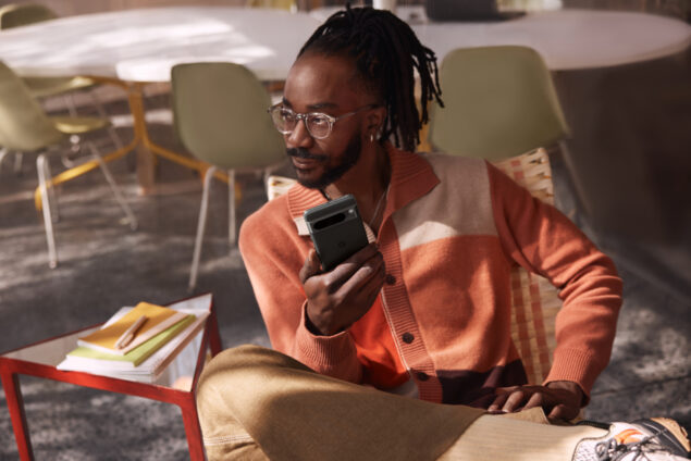 Google Pixel 8 Pro Lifestyle