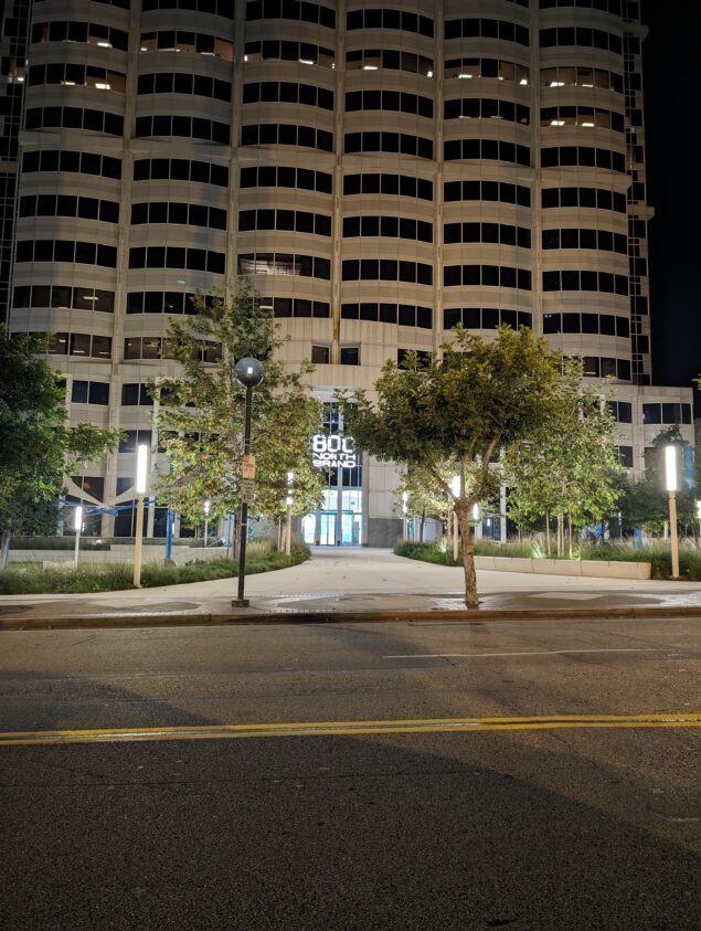 Google Pixel 8 Pro - PBKreviews sample in notturna con night sight