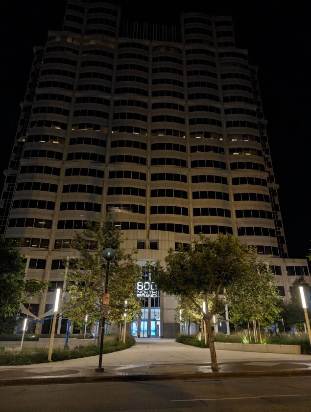 Google Pixel 8 Pro - PBKreviews sample in notturna con night sight