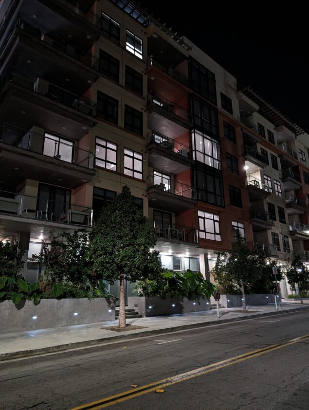 Google Pixel 8 Pro - PBKreviews sample in notturna senza night sight