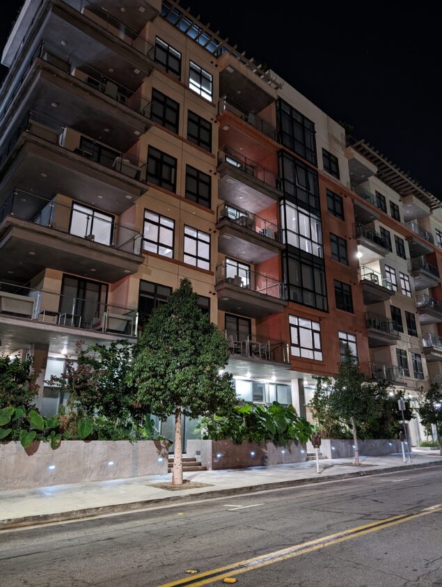 Google Pixel 8 Pro - PBKreviews sample in notturna con night sight