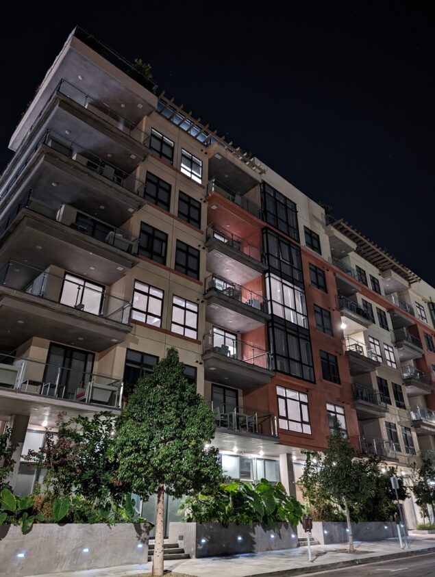 Google Pixel 8 Pro - PBKreviews sample in notturna con night sight