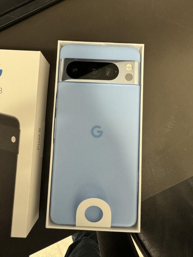 Google Pixel 8 Pro - spotted in Bay