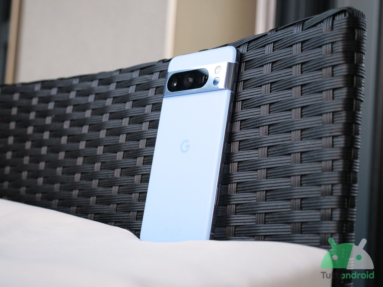 Con i Pixel 8 arriva lo strumento di Google per il trasferimento delle eSIM