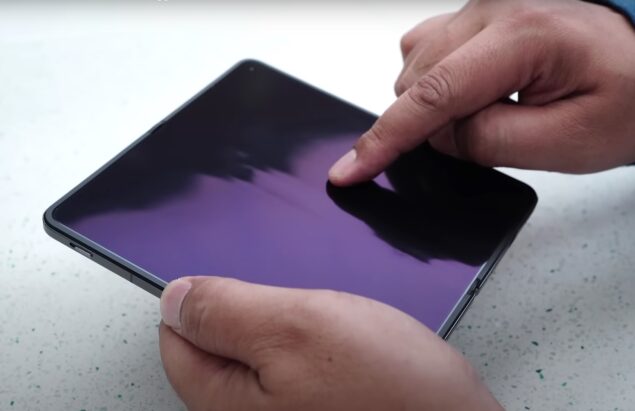 OnePlus Open piega display