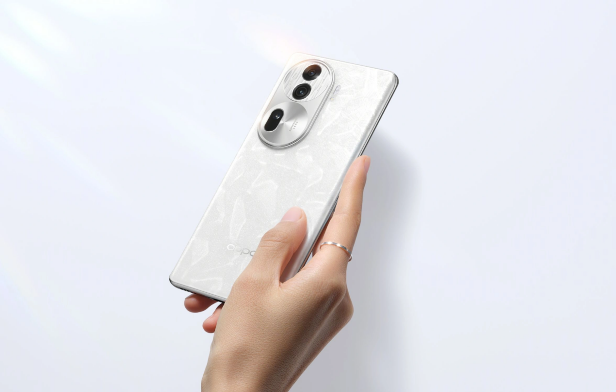 OPPO Reno11 e Reno11 Pro sono ufficiali con un design curioso e cuori diversi