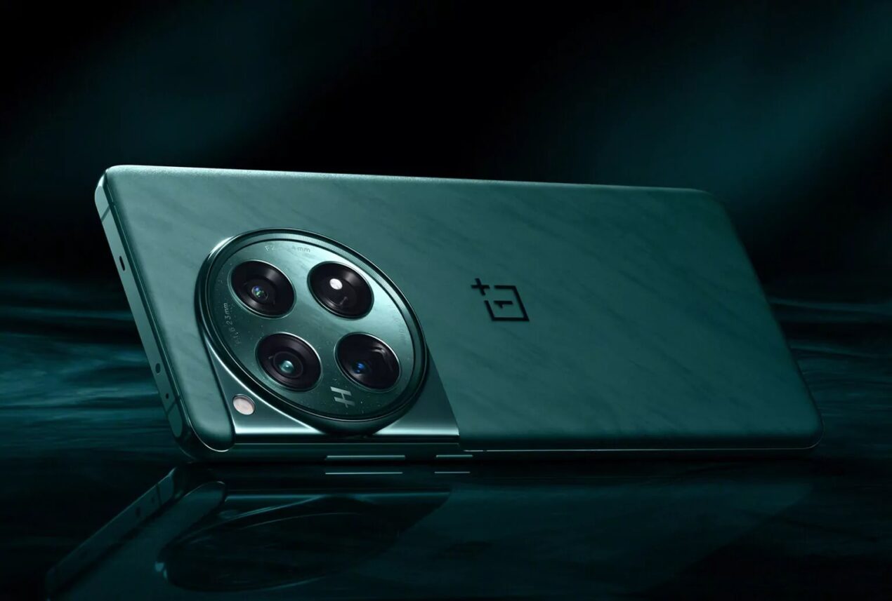 OnePlus 12 si mostra nelle prime immagini ufficiali: l'Alert Slider è in un nuovo posto
