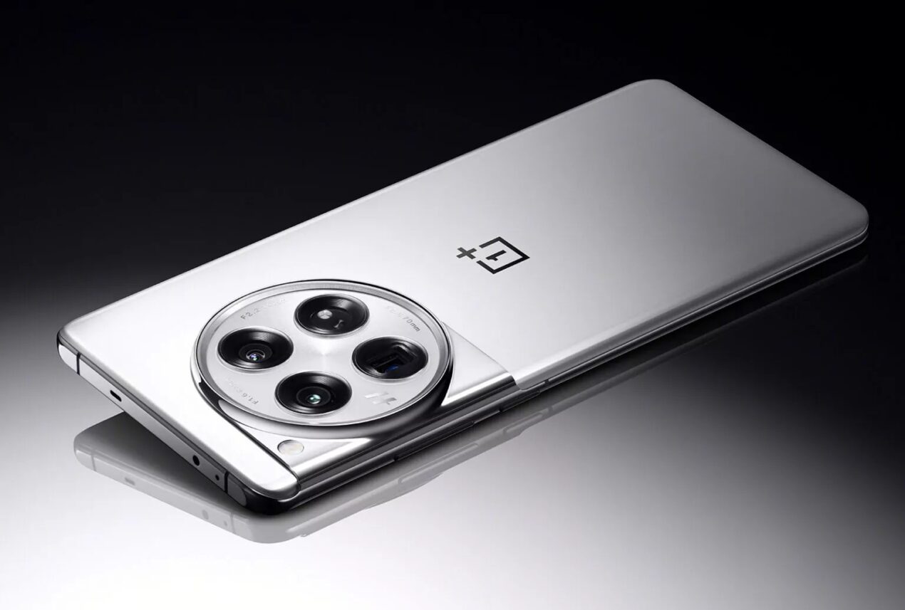 OnePlus 12 non ha davvero più segreti: svelate anche le cover ufficiali
