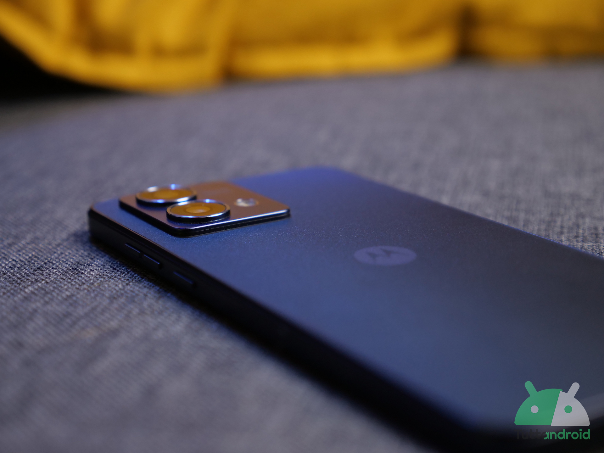 Recensione Motorola Moto G84: economico ma con 256GB, OLED a 120Hz e Ready  For