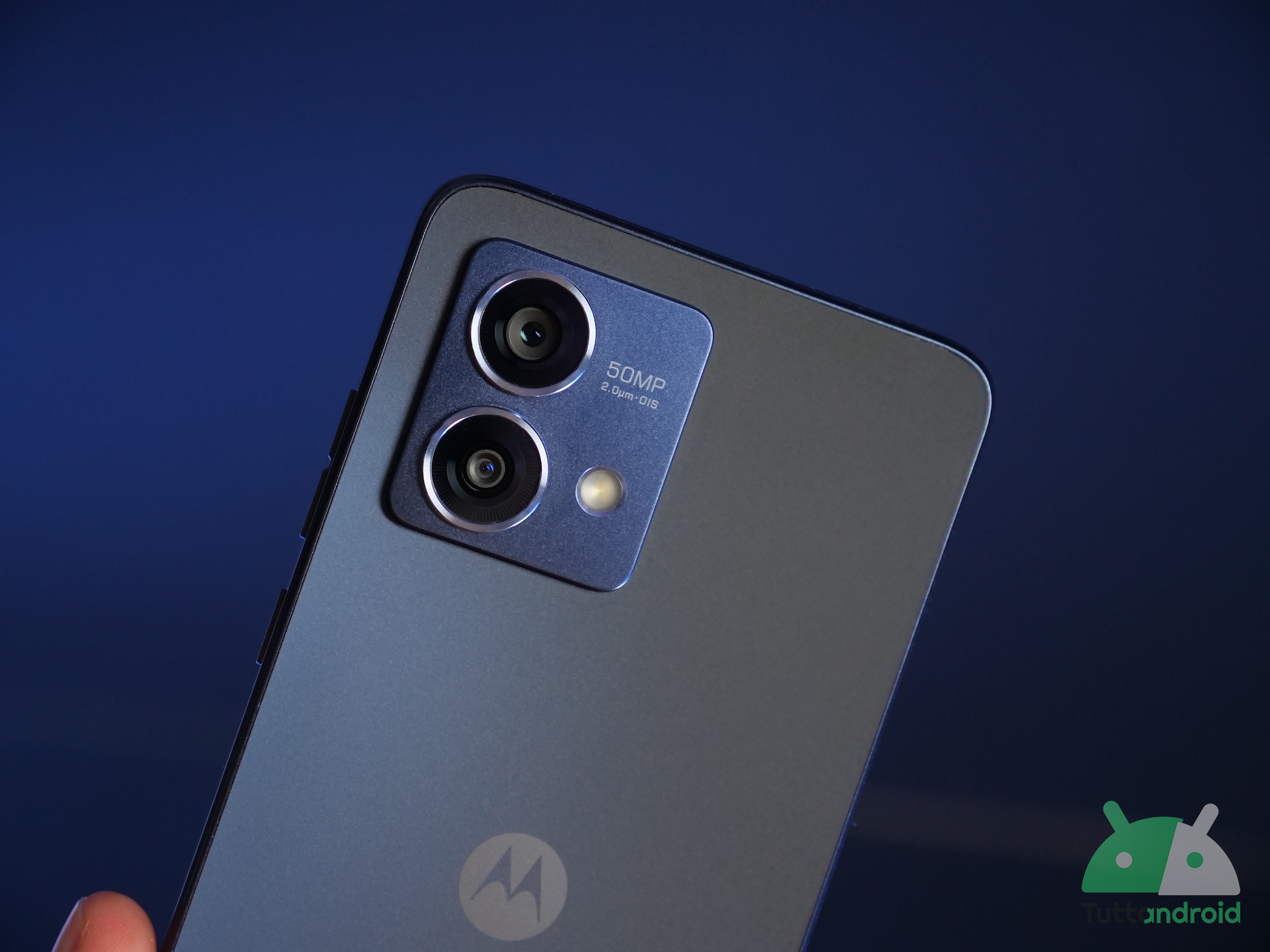 Recensione Motorola Moto G84: economico ma con 256GB, OLED a 120Hz e Ready  For
