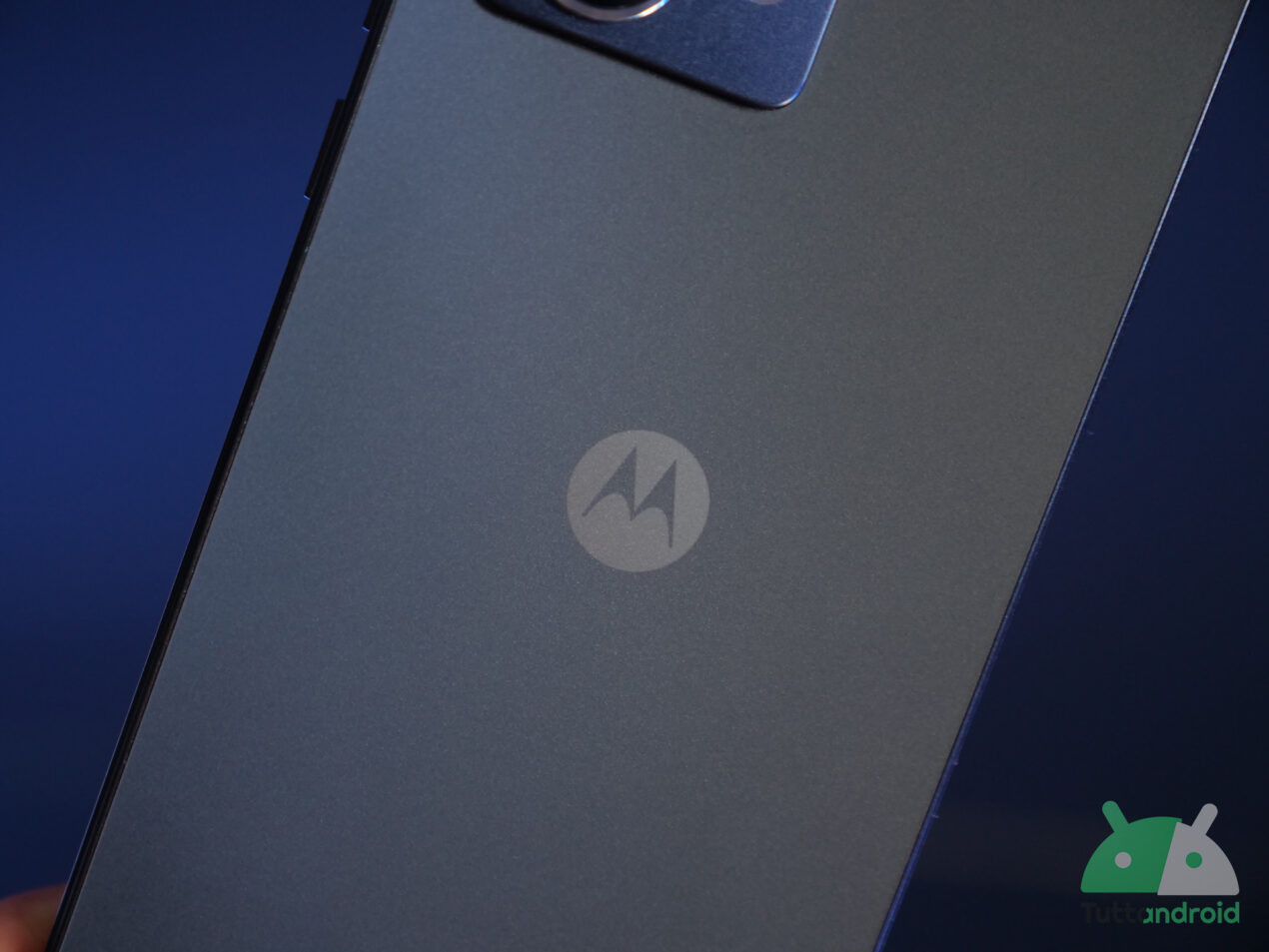 Motorola rinnova MotoTalk: l'intelligenza artificiale migliora la produttività