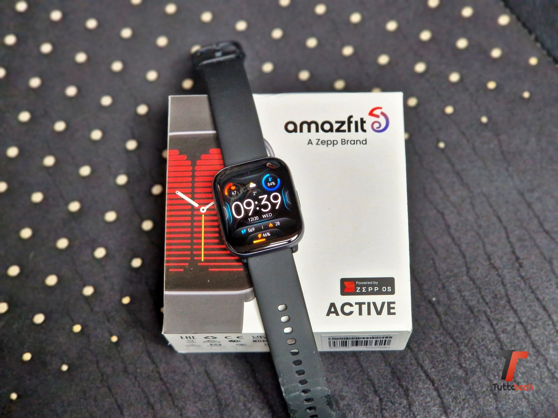 Amazfit regala 30 euro di watch face a chi acquista Active e lancia un concorso