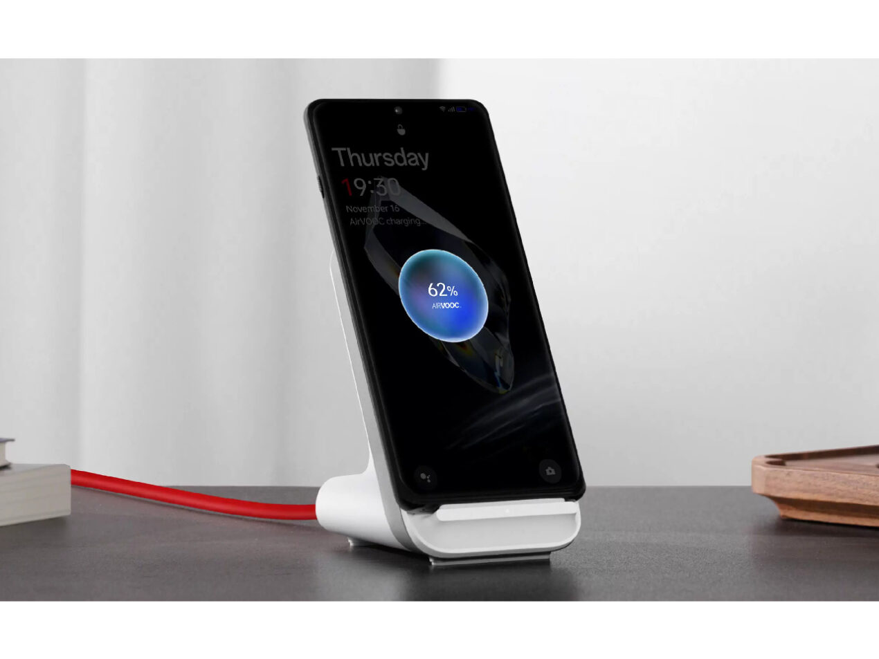 Il caricabatterie OnePlus AIRVOOC 50W Wireless Charger è disponibile in Italia