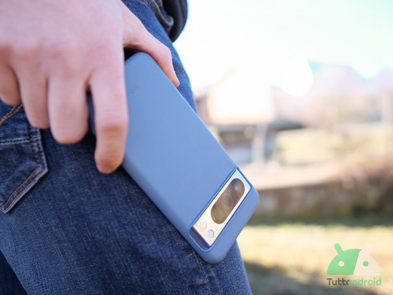 Eleganza e protezione sono scontate con le offerte Bellroy sulle cover in pelle