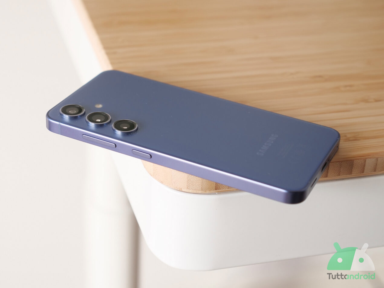 Anche i Samsung Galaxy S24 possono contare sulla protezione elegante di Bellroy