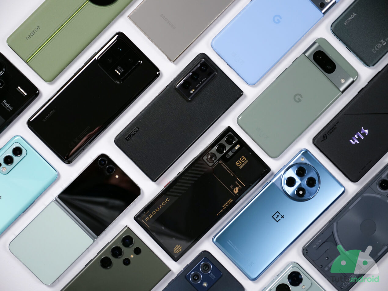 Piovono aggiornamenti su diversi smartphone Samsung, Motorola e Xiaomi