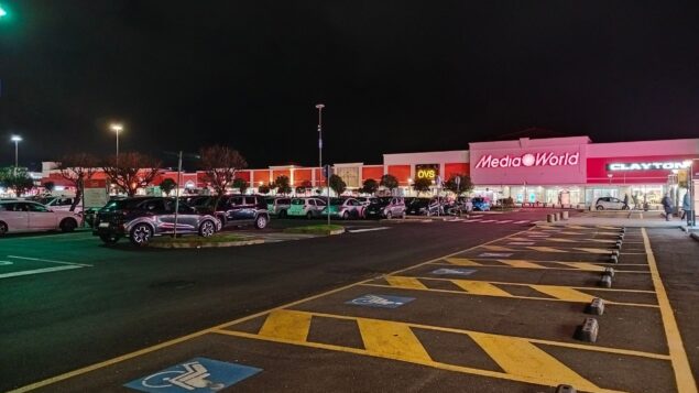 realme c67 notte con luci