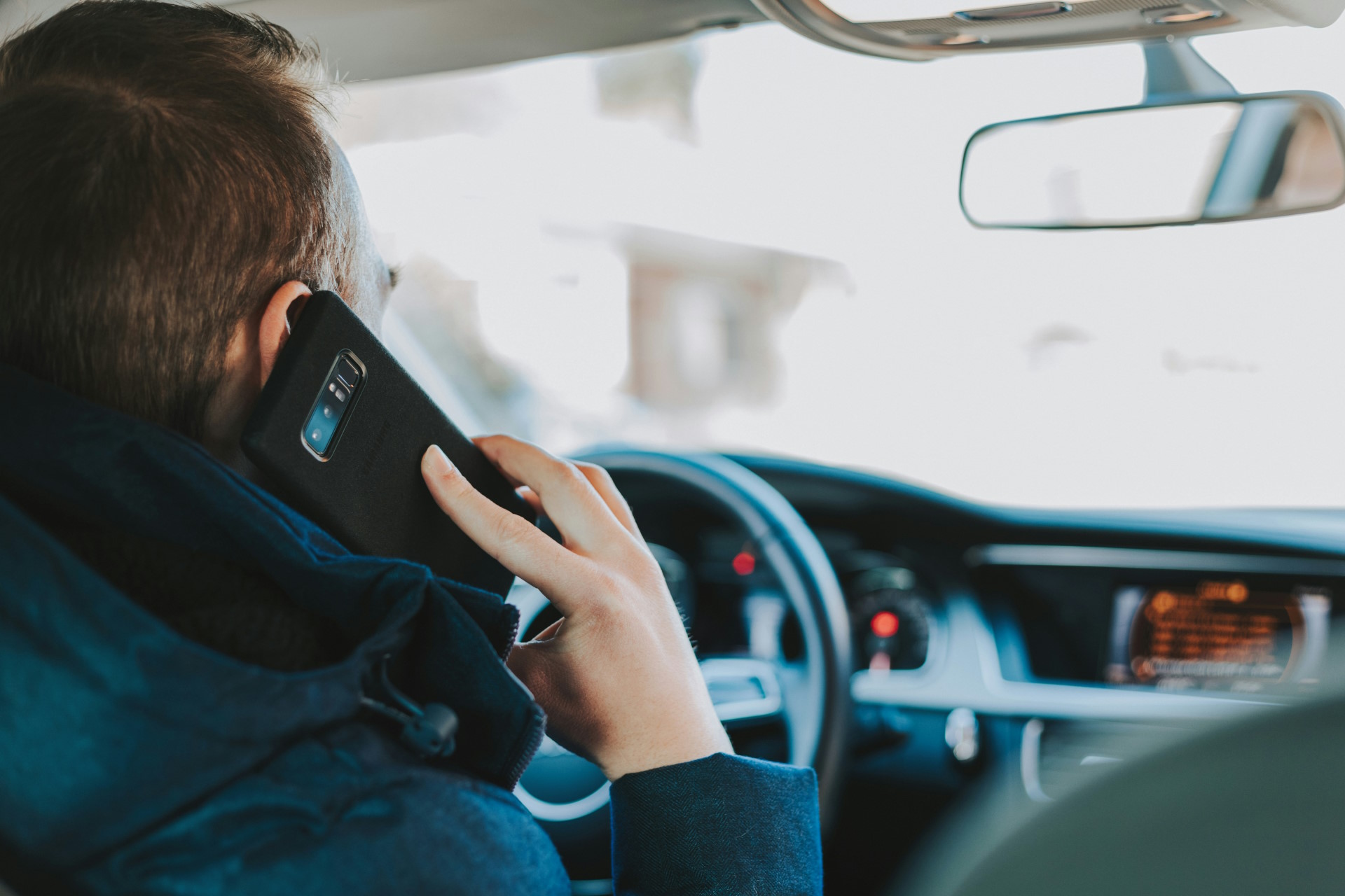 Codice Della Strada Ridotti Gli Aumenti Delle Multe Per Il Cellulare Alle Guida E Auto Pi