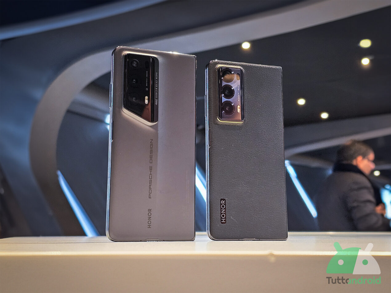 PORSCHE DESIGN HONOR Magic V2 RSR arriva in Italia: ecco il prezzo