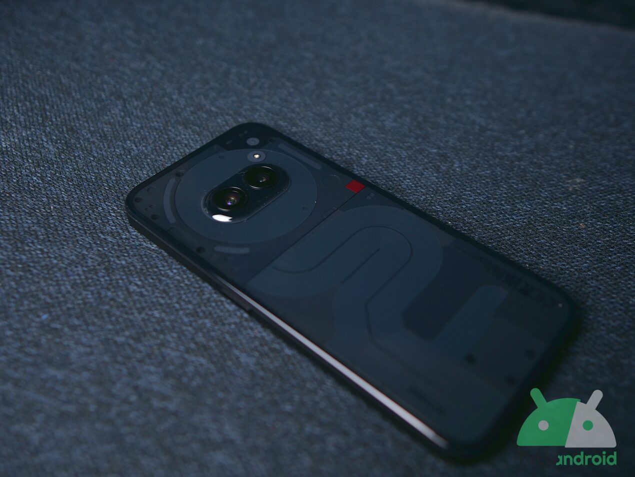 Nothing Phone (2a): lo smartphone iconico con Glyph Interface scende a soli 202€