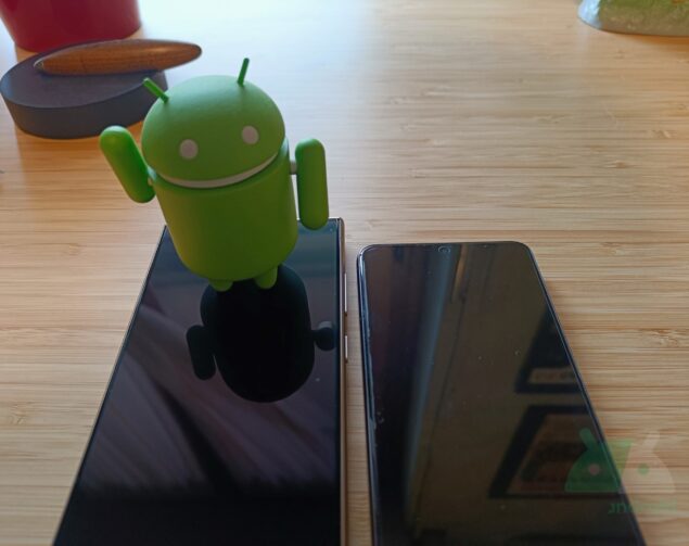Samsung Galaxy S24 Ultra: vetro antiriflesso con pellicola
