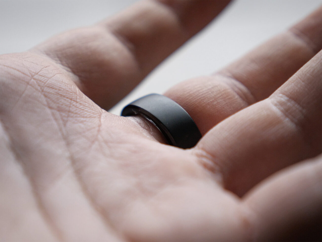 Recensione RingConn: ha un design ergonomico e come primo Smart Ring è perfetto