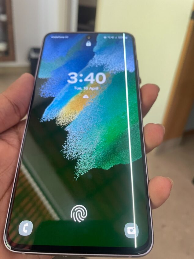 smartphone serie Samsung Galaxy S21 linea verde display
