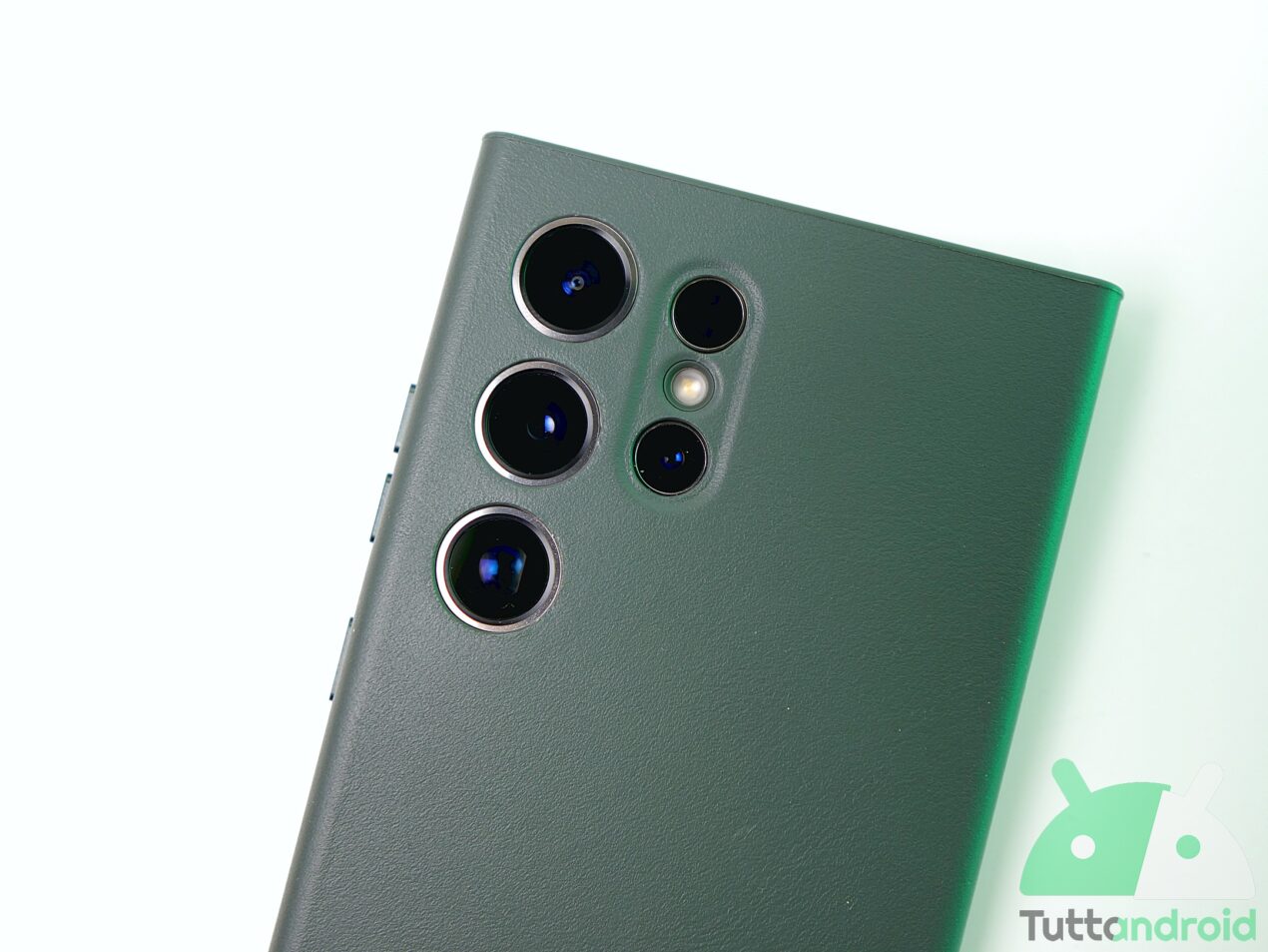 La fotocamera di Samsung Galaxy S25 Ultra dovrebbe migliorare senza esagerazioni