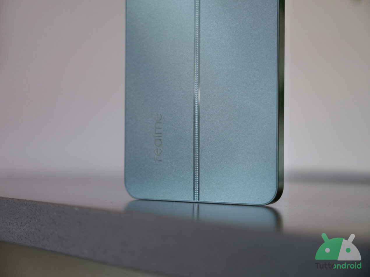 Il lancio di Realme 13 Pro+ è sempre più vicino, ecco il design
