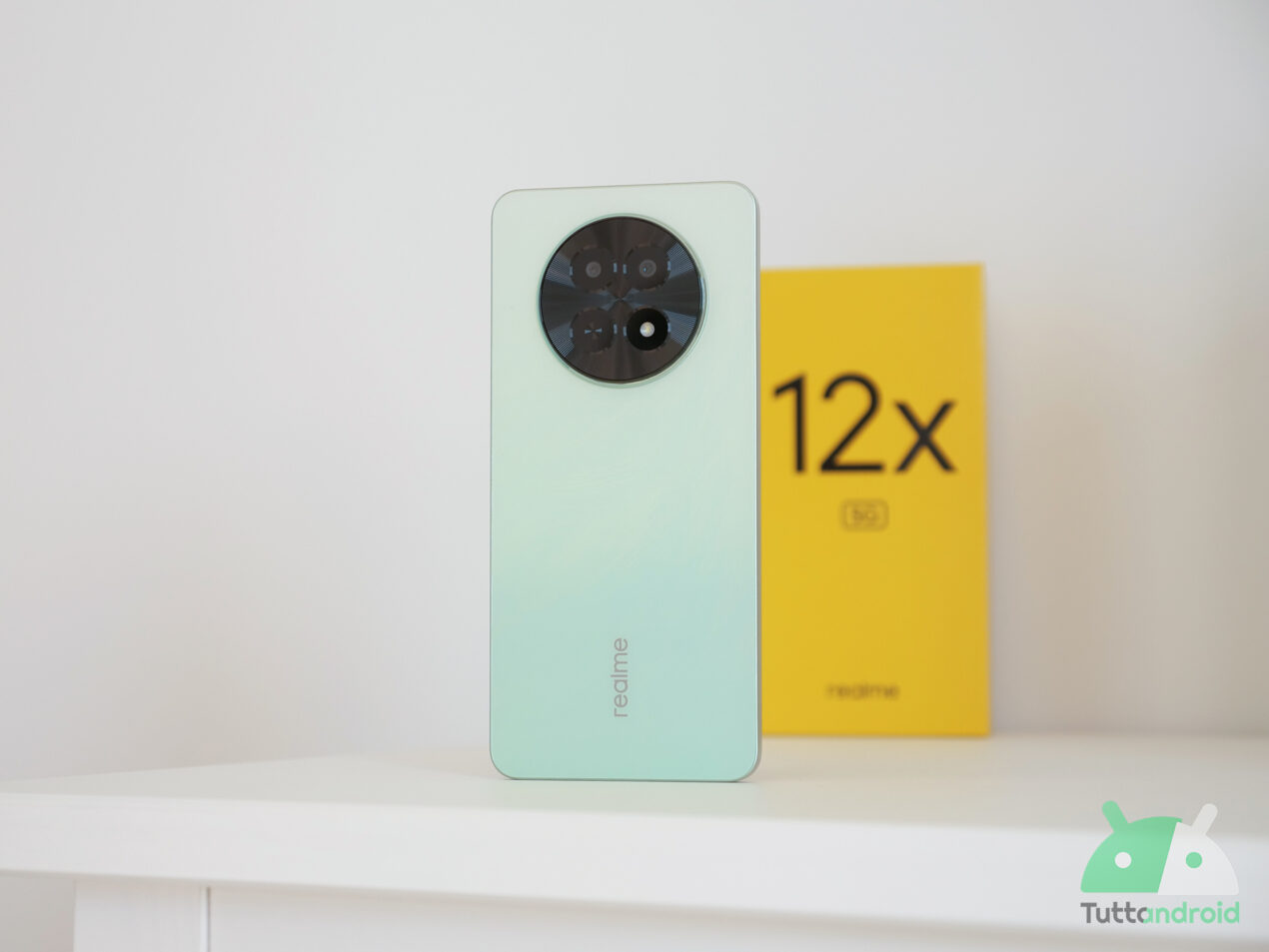 Ottima autonomia e piccolo prezzo: Realme 12x 5G è in offerta su Amazon
