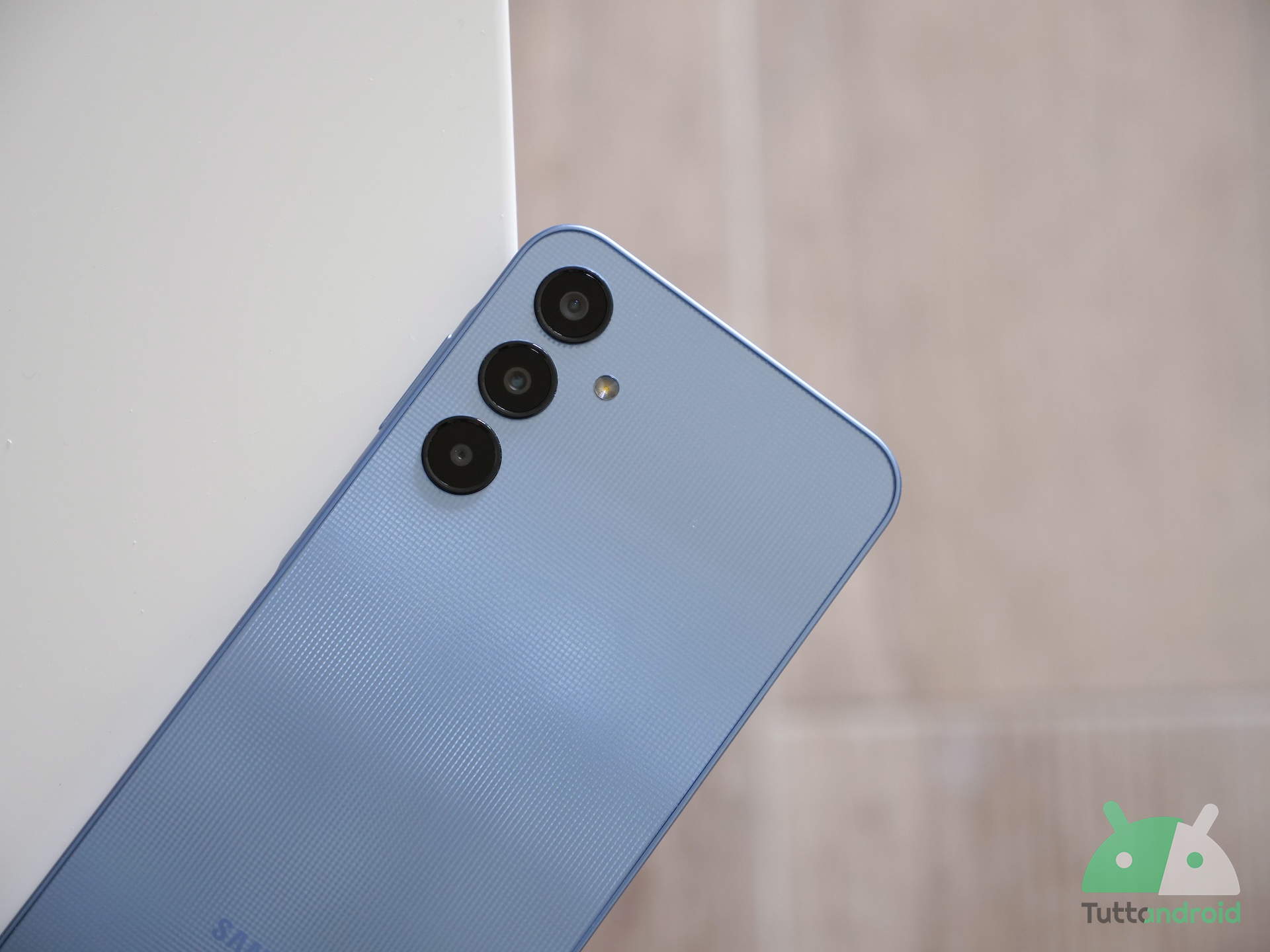 La One UI 8 continua la sua corsa: aggiornamento per Samsung Galaxy A25 5G